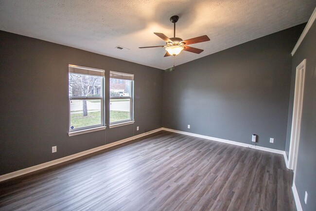 Building Photo - AVAILABLE JULY 2025 - Cozy & Gorgeous 3 BR...