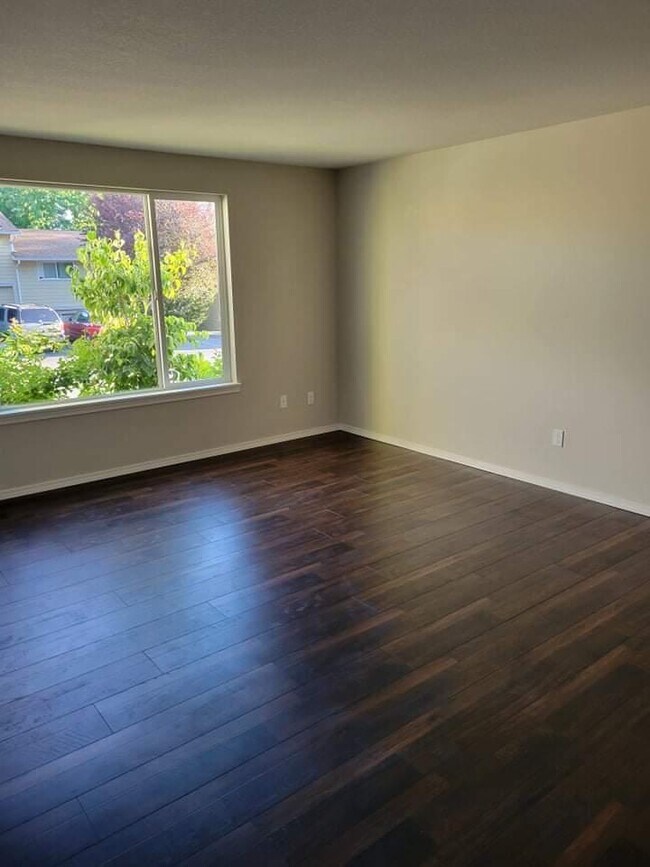 Living room - 1071 SE Kane Dr