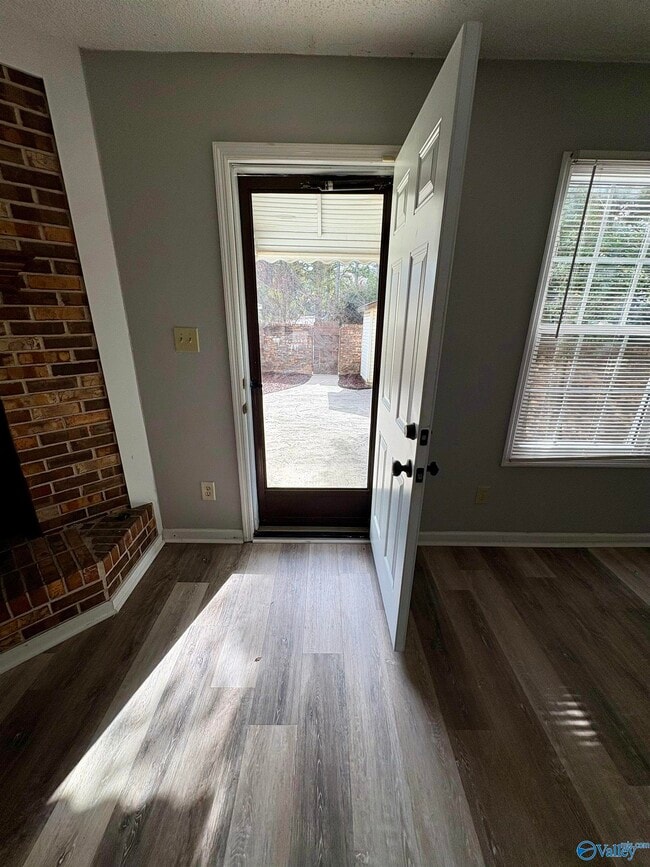 Building Photo - 317 Chateau Dr SW