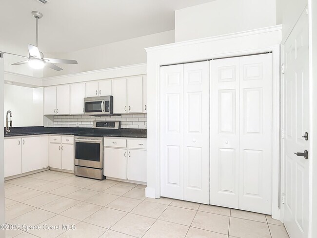 Building Photo - 1184 Athlone Way