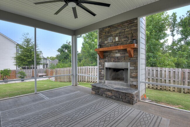 Building Photo - 4050 Stowe Dr