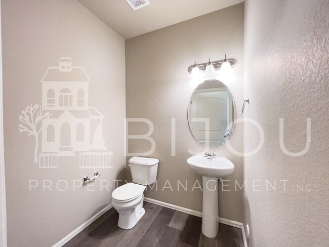 Building Photo - 7661 Silver Larch Pt