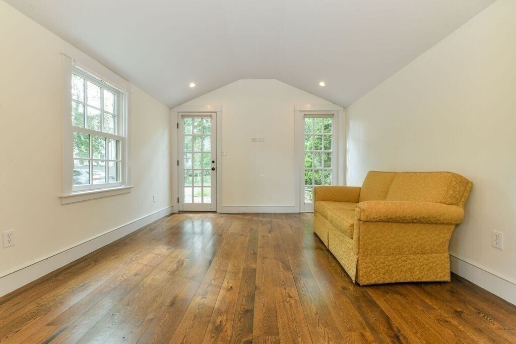 Building Photo - 7 Park Plz