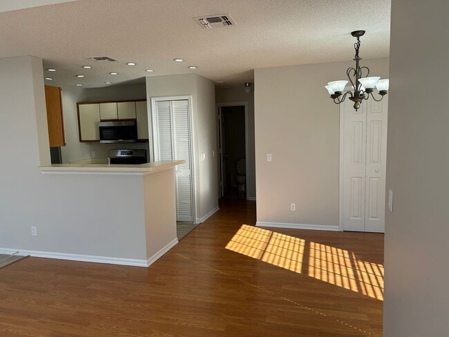 Building Photo - 645 Stafford Terrace