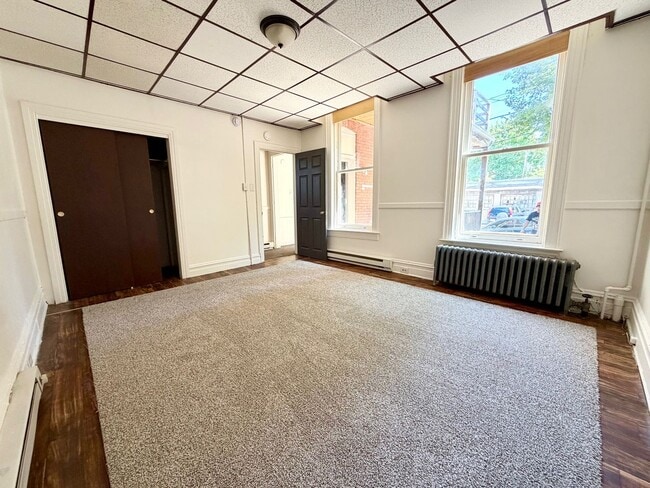 Building Photo - 2 Bedroom, 1 Bath First-Floor Apartment with Balcony & Private Entrance