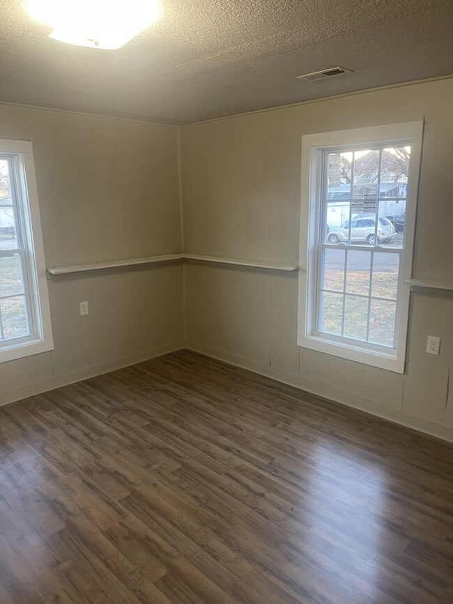 Building Photo - 1612 8th Ave