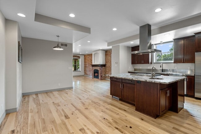 Building Photo - 1275 S Clayton St