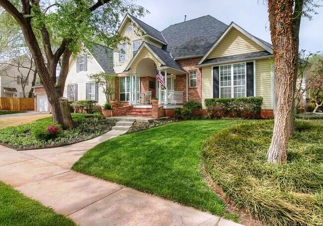 Building Photo - Executive Living in Norman complete with N...