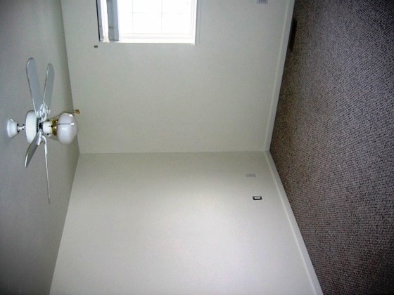 Building Photo - Spacious 3 bedroom townhouse