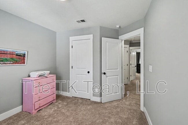 Building Photo - 3835 Willow Green Pl