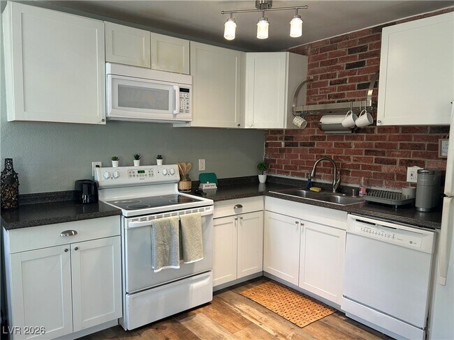 Building Photo - 1358 Lorilyn Ave