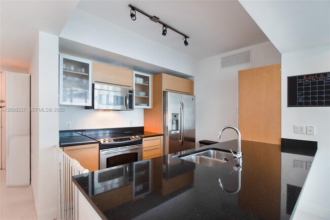 Building Photo - 951 Brickell Ave