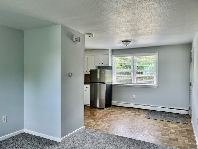 Building Photo - 608 Norwich Ave