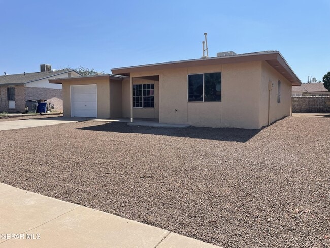 Building Photo - 1716 Dean Martin Dr