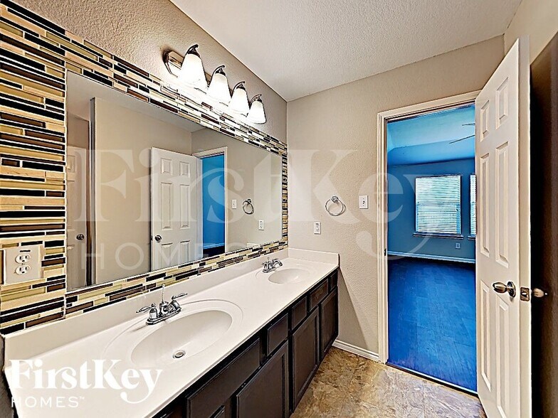 Building Photo - 724 Bamboo Dr