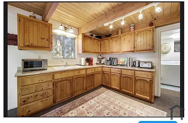 Building Photo - 2017 Manzanita Ln