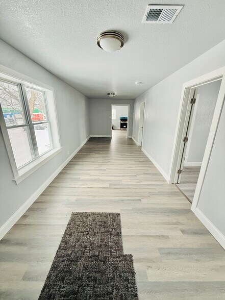 Building Photo - 1713 Maple St