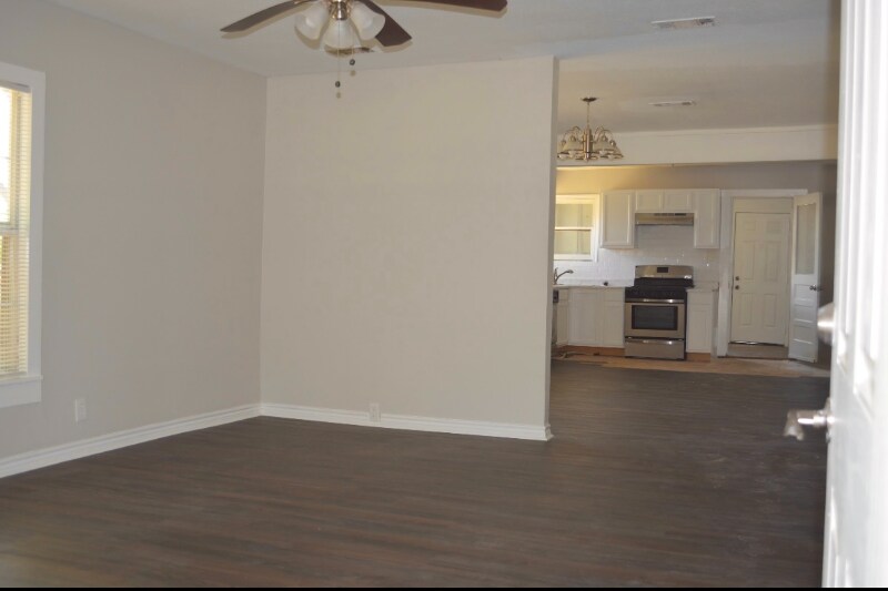 Building Photo - 2207 Howell Ave