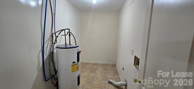 Building Photo - 517 Hickory St