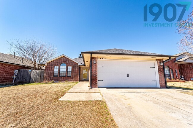 Building Photo - 1925 Bluegrass Ct