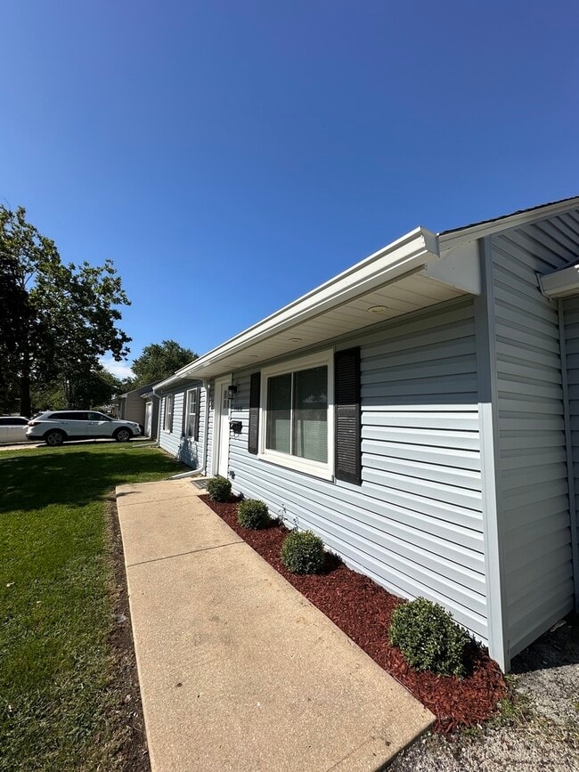 Building Photo - 15018 Huntington Ct