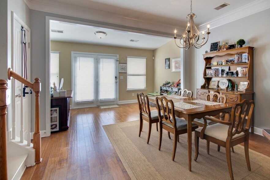 Building Photo - 7031 Sunnywood Dr