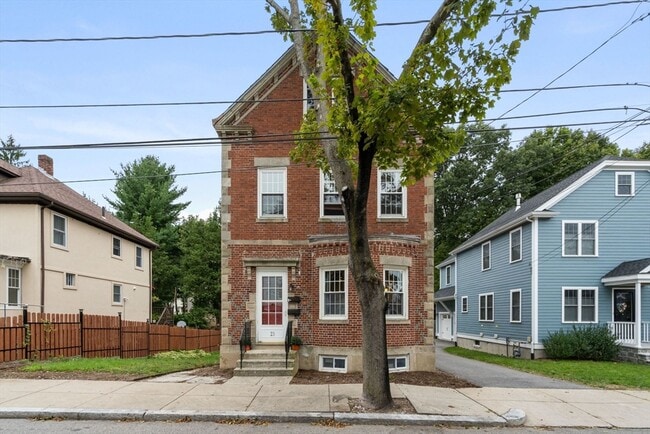 Building Photo - 23 Goethe St