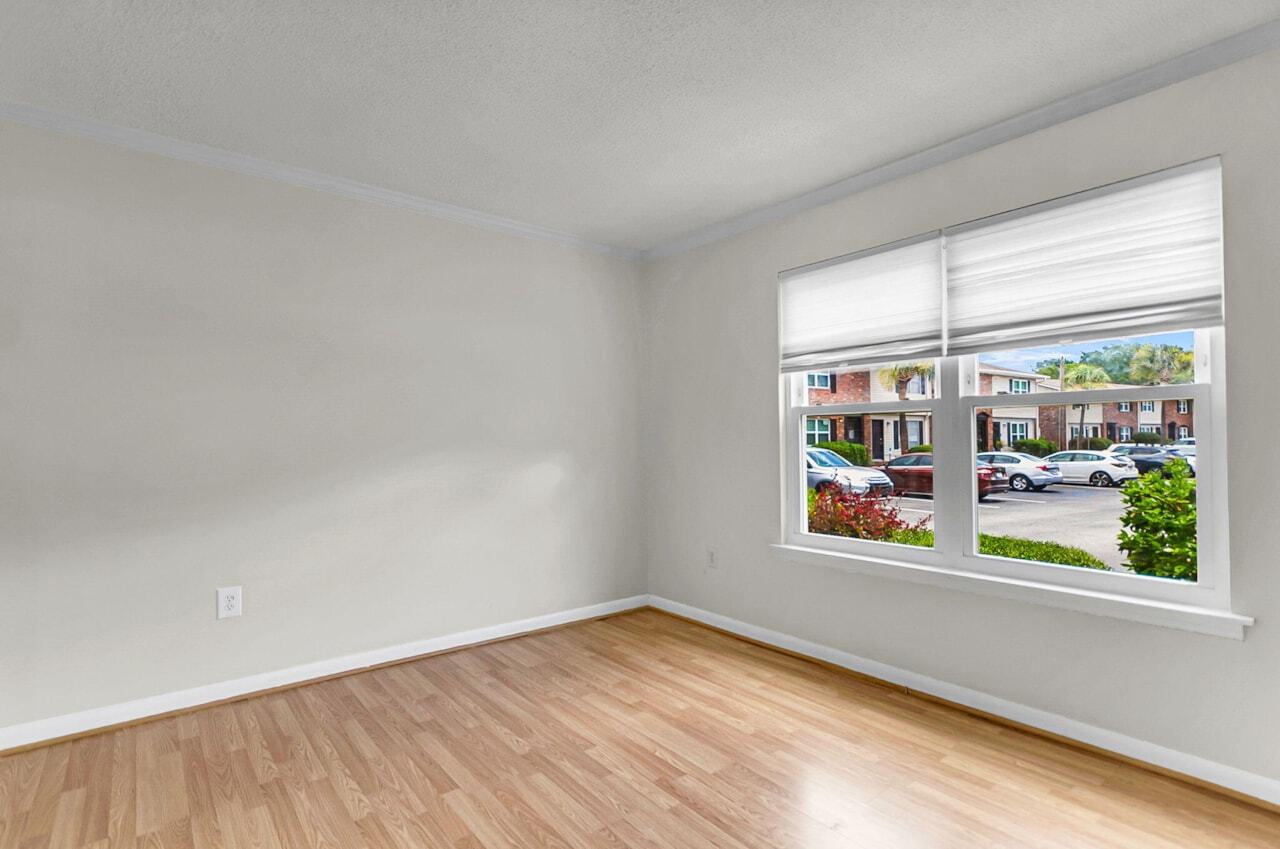 Building Photo - 415 Parkdale Dr