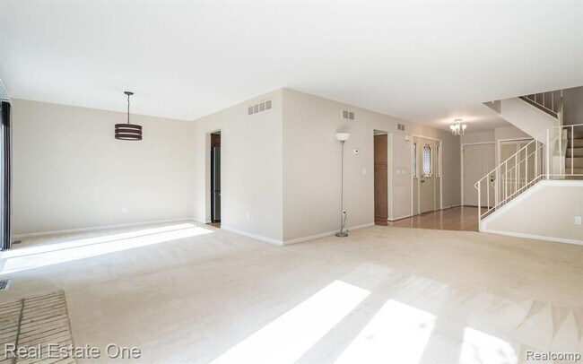 Building Photo - 1237 Oakwood Ct