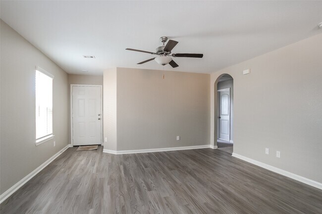 Building Photo - 27092 Leonardo Dr