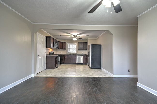 Building Photo - 108 Cottonwood Dr