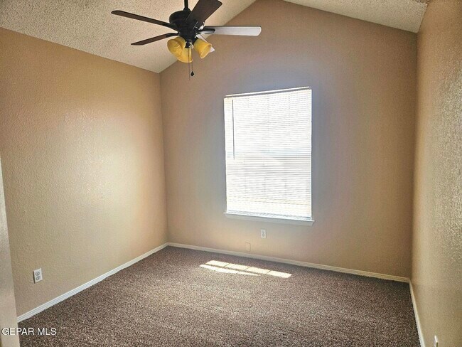Building Photo - 1120 Coyote Ln