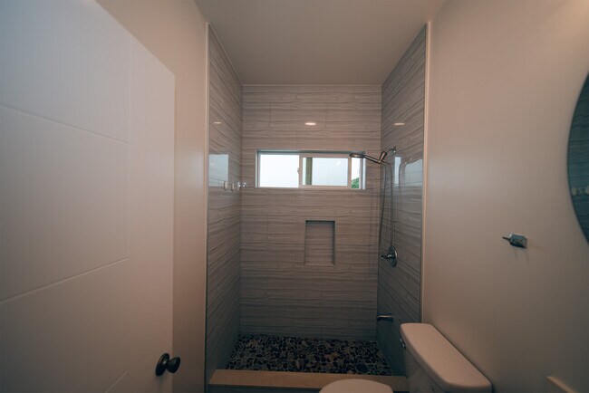 Building Photo - 1314 Hoohulu St