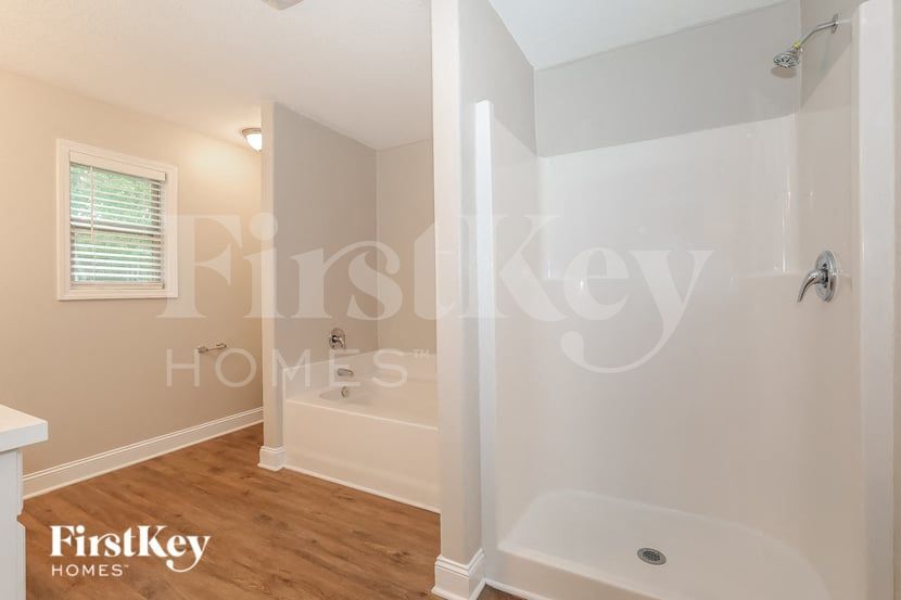 Building Photo - 1043 Blakewood Ct