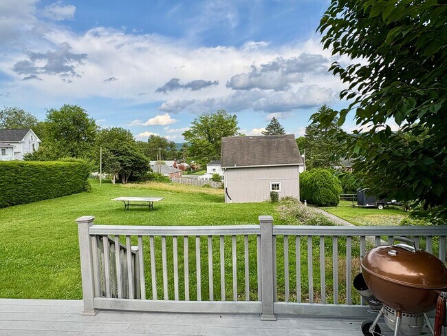 Building Photo - Large 4 bedroom house near Waynesboro Hosp...