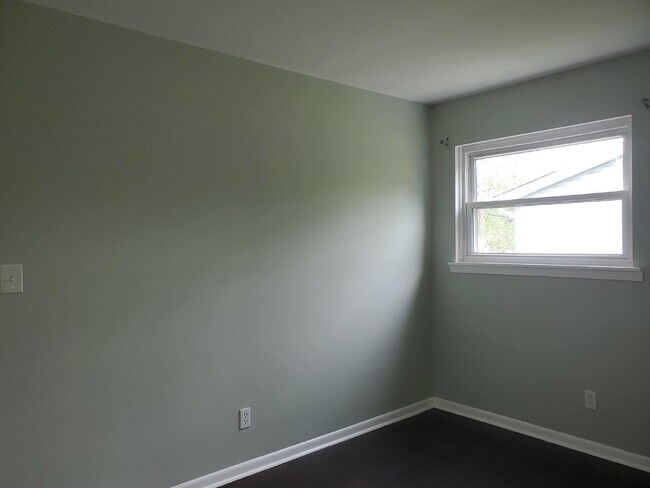 Building Photo - Beautiful  & Charming 4-Bedroom Home with ...