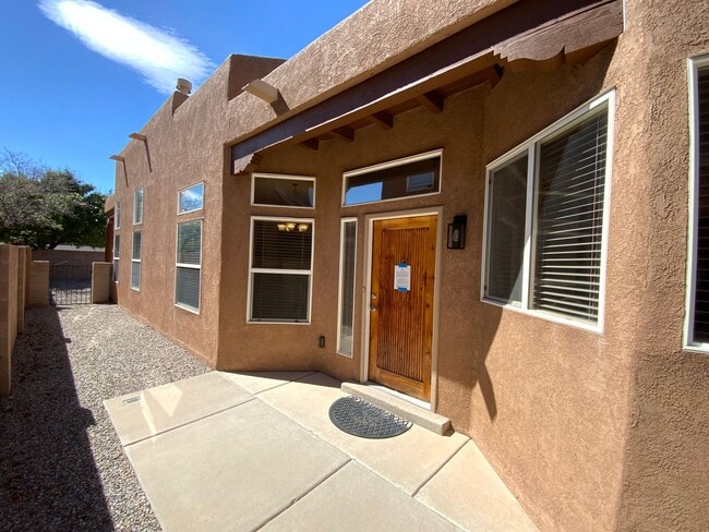 Building Photo - 3 Bedroom Single Story Home Available Near...