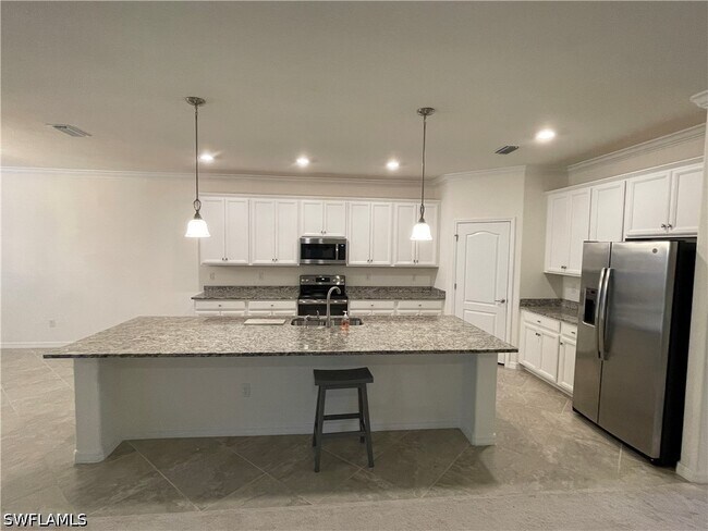 Building Photo - 9353 Glenforest Dr