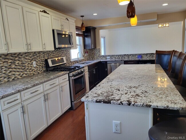 Building Photo - 20 Scott Dr