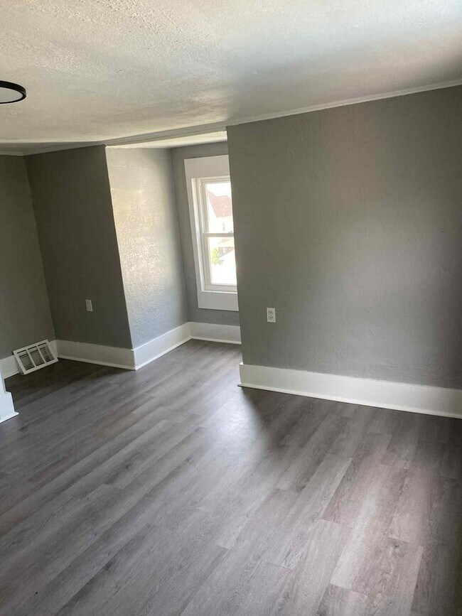 Building Photo - Newly Updated Spacious 4 bedroom 1 bathroom house for rent in Glassport!