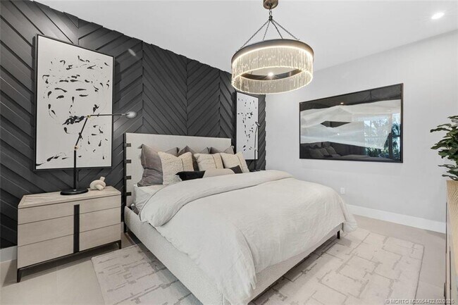 Building Photo - 823 SW Pr Ave