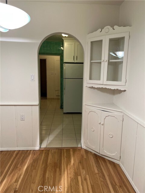 Building Photo - 425 S Palm Dr