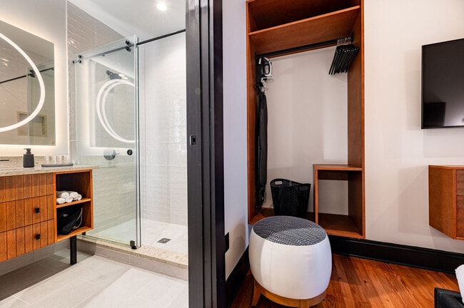 Building Photo - 1011 Canal St