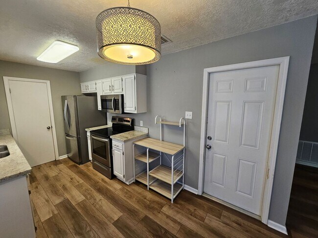 Building Photo - 914 S Tenth Street