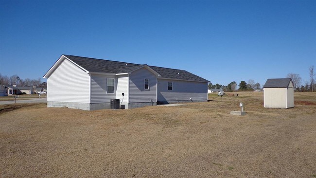 Building Photo - 121 Starkys Creek Ct