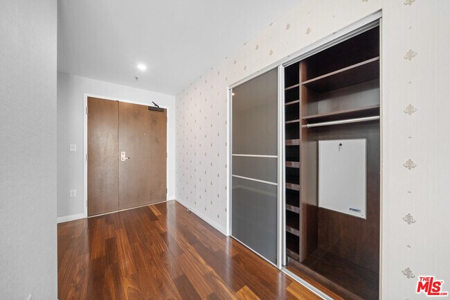 Building Photo - 3785 Wilshire Blvd