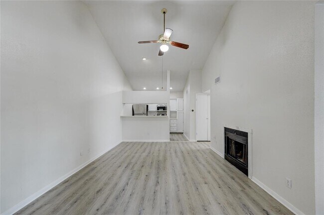 Building Photo - 2121 El Paseo St