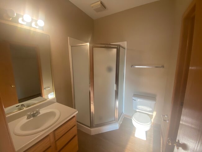 Building Photo - 1820 S 13th Ave E