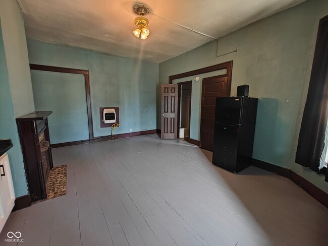 Building Photo - 392 W Broadway St