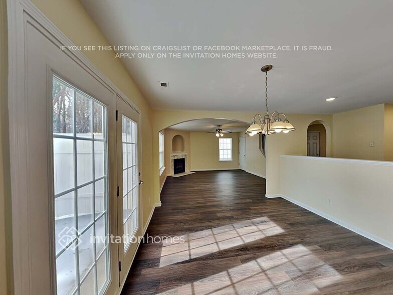 Building Photo - 1718 Mission Oaks St